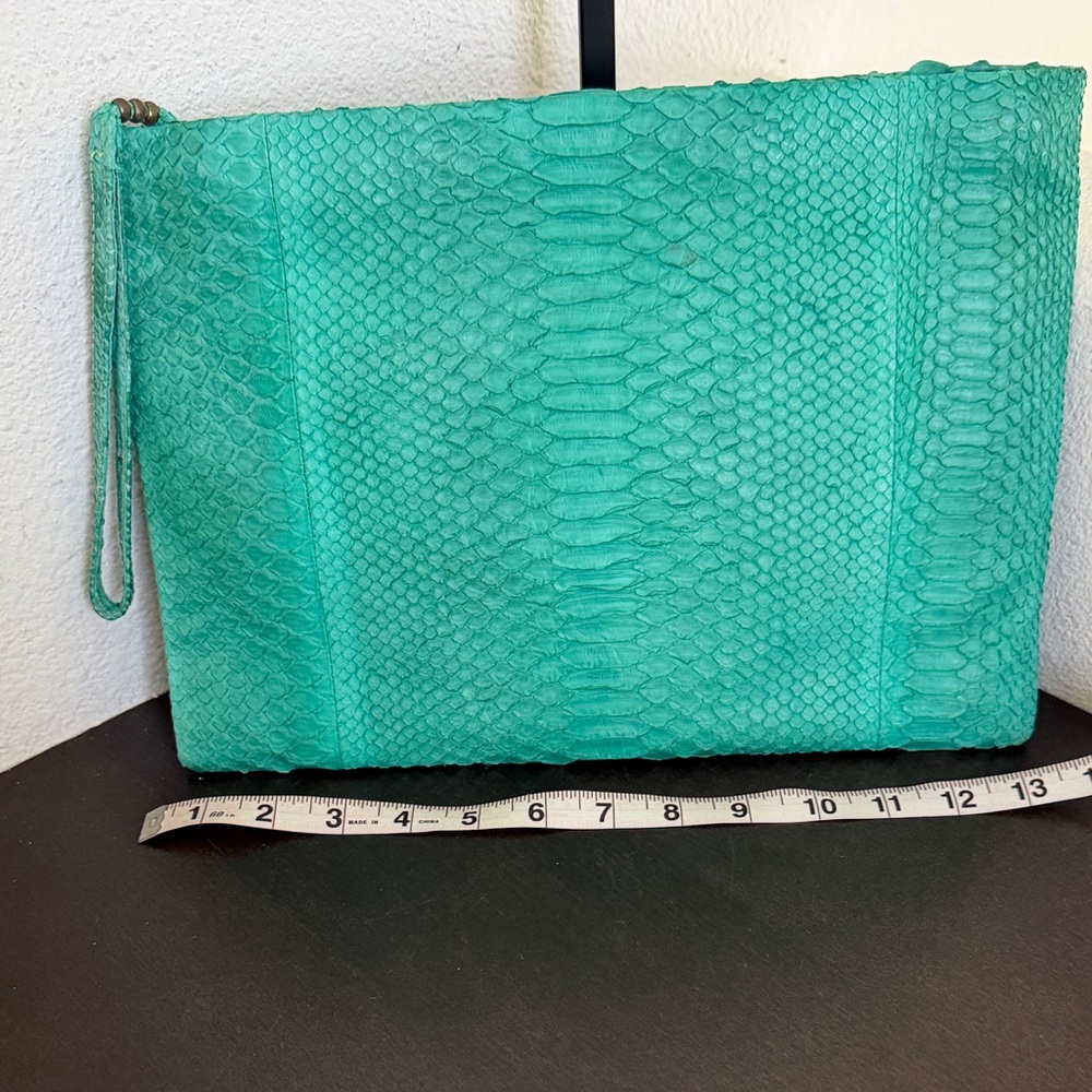 URBANT Leather Turquoise/GREEN Oversized Wristlet/ Clutch. - Picture 3 of 10